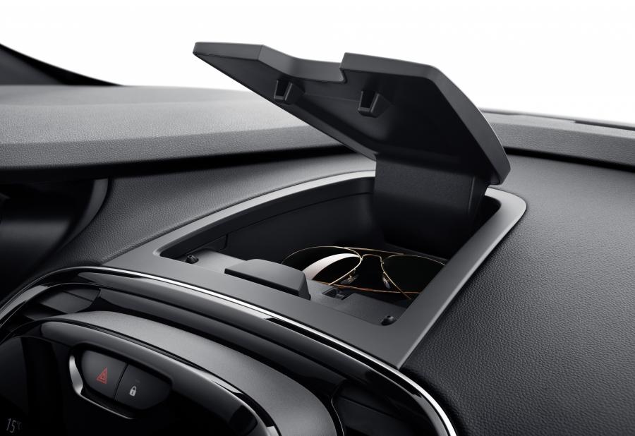 Детали интерьера Renault Kaptur 2020 года  (фото 15 из 32)